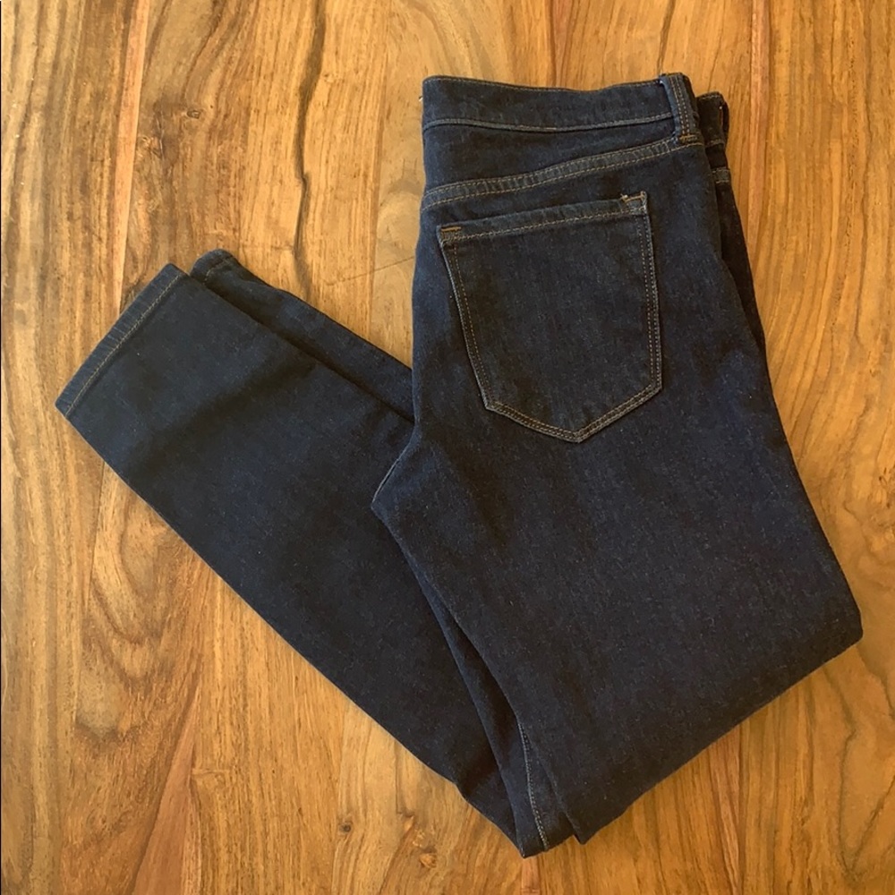 Banana republic woman’s dark denim. Inseam 26”